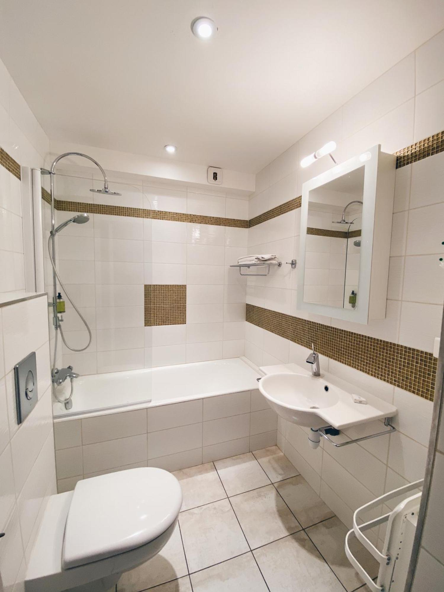 Le Regis Apartment Лагиол Екстериор снимка